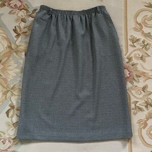 Gray and Black mini houndstooth skirt by Alfred Dunner size 16